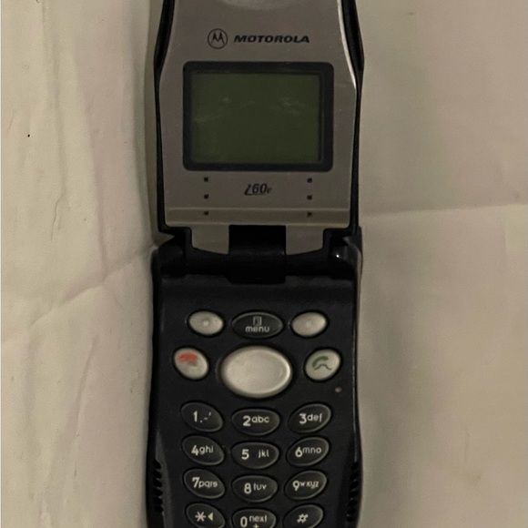 Motorola i60c (Nextel) Black Grey Cellular Flip Phone Untested FOR PARTS ONLY! - Picture 3 of 3